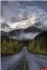 جاده منتهی به رشته کوه های راکی ​​کانادا