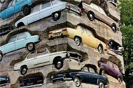 استفاده خلاقانه از خودورهای فرسوده در یک بنای شهری