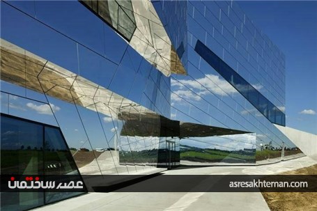 ساختمانی که هم رنگ اطرافش می شود