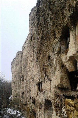 مسجدی عجیب با سبک معماری صخره ای در ایران+ عکس