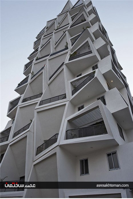 نگاهی به نمای ساختمان با معماری متفاوت و خاص در هندوستان