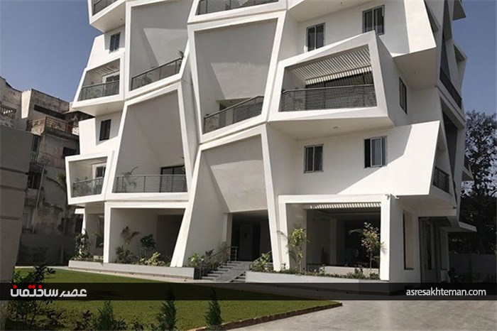 نگاهی به نمای ساختمان با معماری متفاوت و خاص در هندوستان