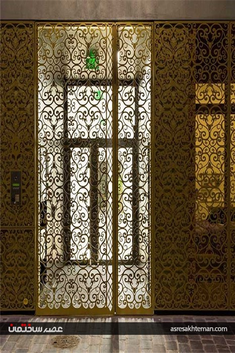 آپارتمان پاریسی با نمای طلایی