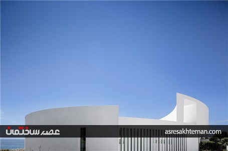 طراحی ویلای ساحلی مدرن با ظاهر منحنی