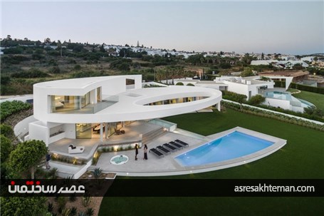 طراحی ویلای ساحلی مدرن با ظاهر منحنی