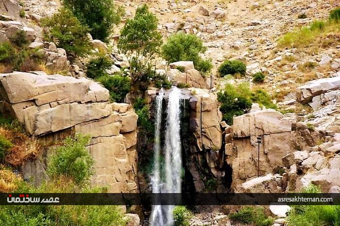 لذت سپری کردن تعطیلات در کنار آبشار گنج‌نامه را از دست ندهید+تصاویر