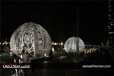 نصب بزرگ ترین گنبدهای قلاب دوزی شده جهان در ساحل خلیج مارینا در سنگاپور