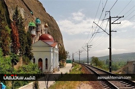 کلیسایی که در یک غار طبیعی ساخته شده (+عکس)