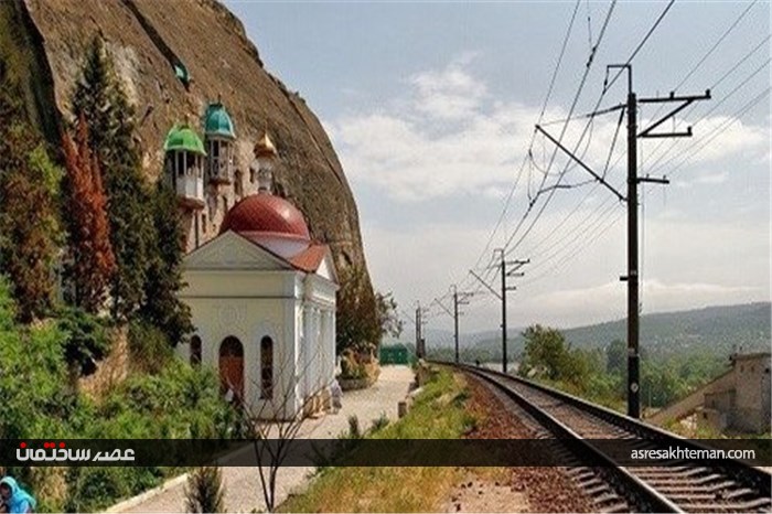 کلیسایی که در یک غار طبیعی ساخته شده (+عکس)