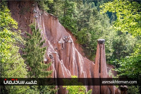 نگاهی به برج هایی که به صورت طبیعی و از خاک رُس درست شده اند