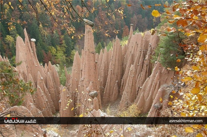 نگاهی به برج هایی که به صورت طبیعی و از خاک رُس درست شده اند