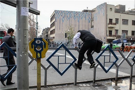 حذف بی سر و صدای نرده‌های چهارراه ولیعصر