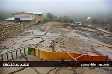 پیشروی رانش زمین در روستای حسین آباد کالپوش