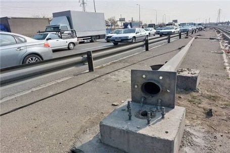 تیرهای چراغ برق مزاحم در تهران جابجا می‌شوند